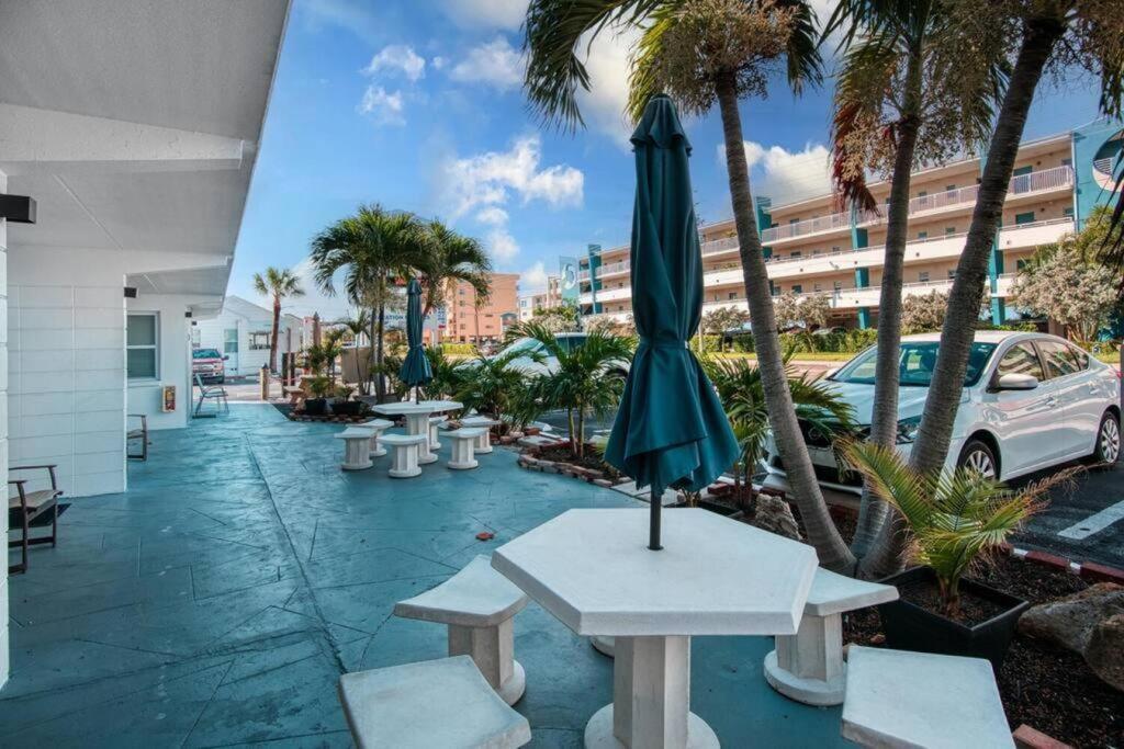 Sunset Beach Suites At Madeira Beach! Pet Friendly With Summer Breezes! - Suite 6 St. Pete Beach Exteriör bild