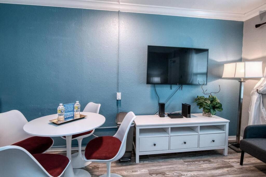 Sunset Beach Suites At Madeira Beach! Pet Friendly With Summer Breezes! - Suite 6 St. Pete Beach Exteriör bild